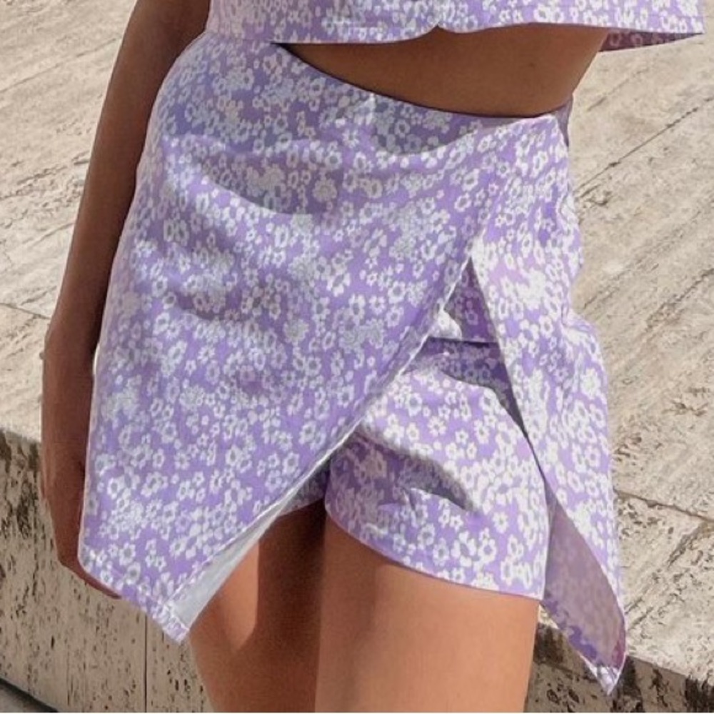 EUC Primark purple floral skort